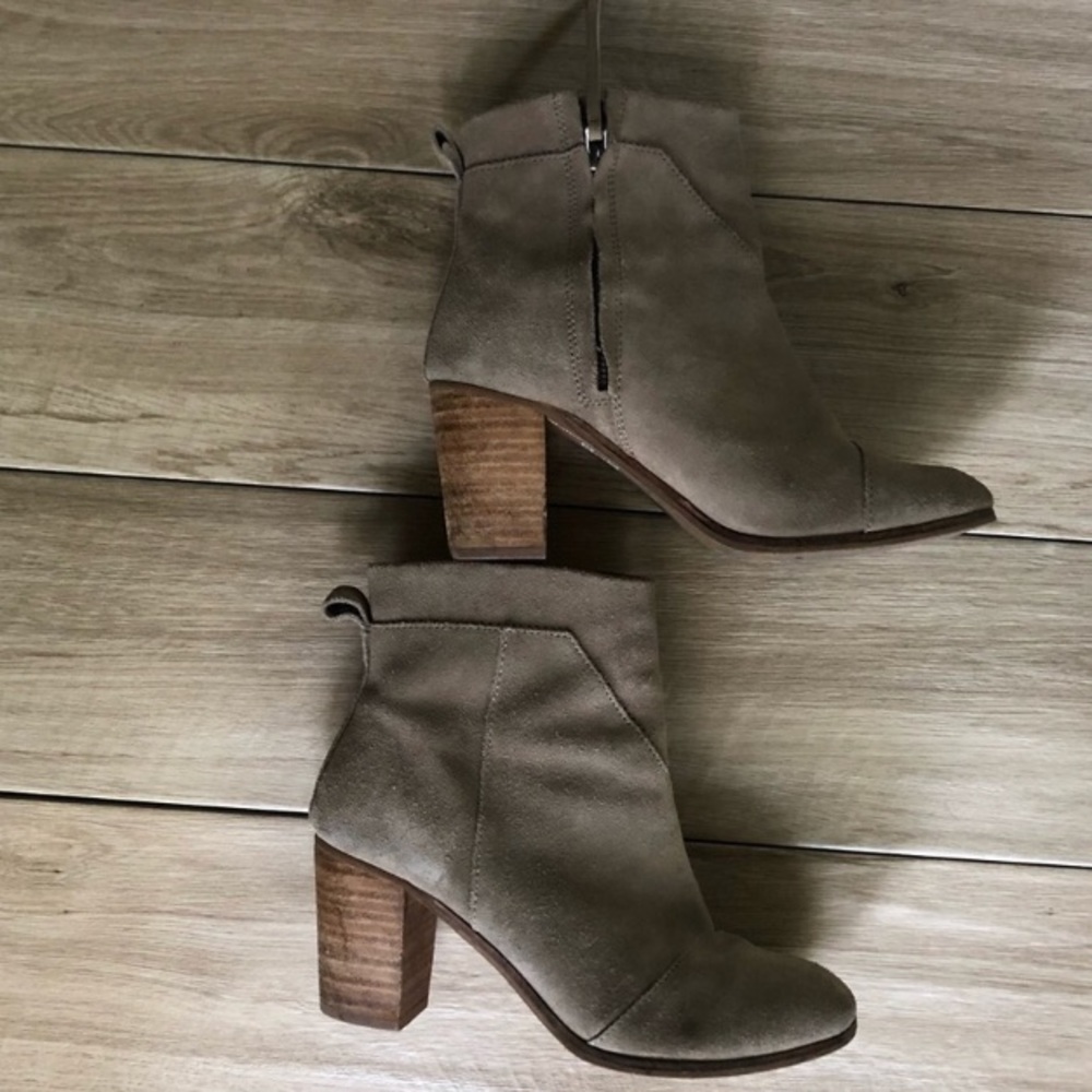 Toms shoes boots size 8.5